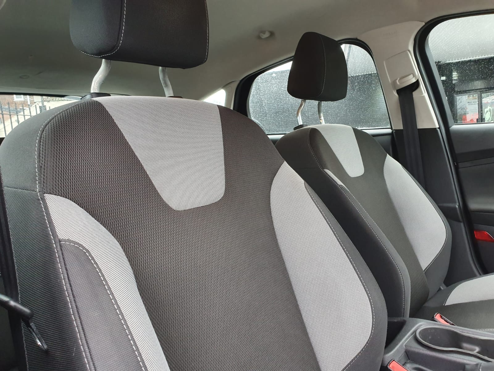 Ford Focus 1.6 Zetec 5dr