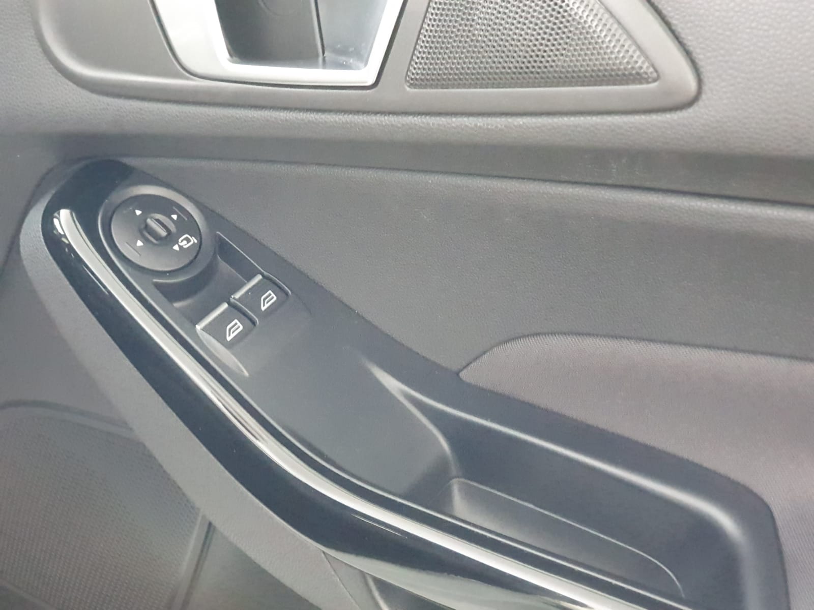Ford Fiesta 1.0T EcoBoost Titanium (s/s) 5dr