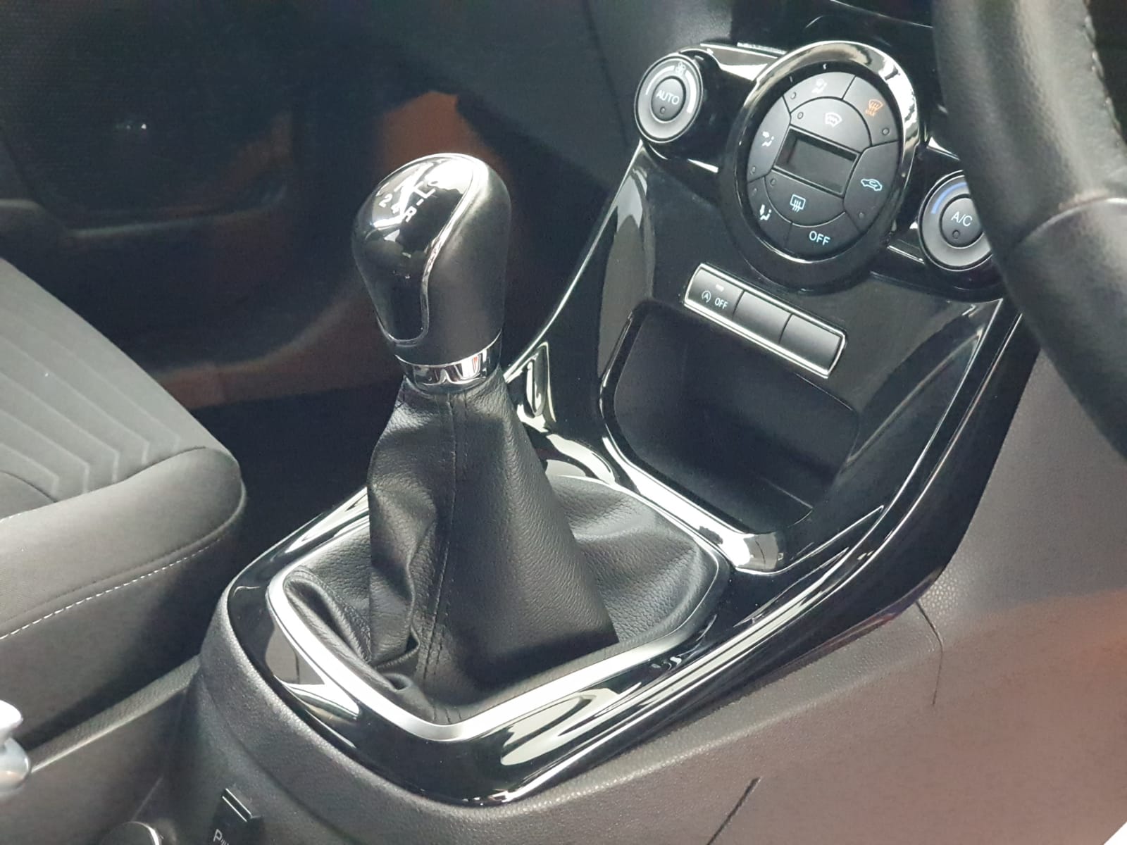 Ford Fiesta 1.0T EcoBoost Titanium (s/s) 5dr